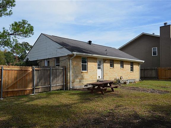 3rd image of 105 Shirley St