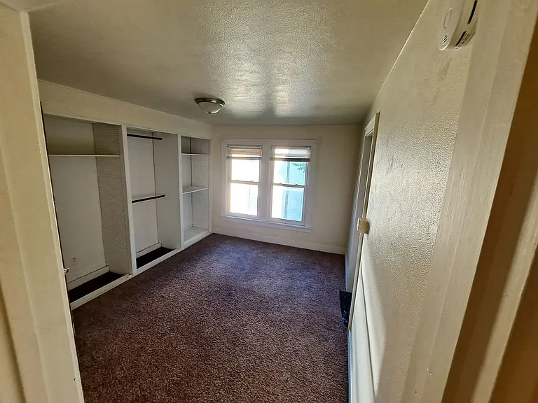 619 W 16th St #2 — Photo 8