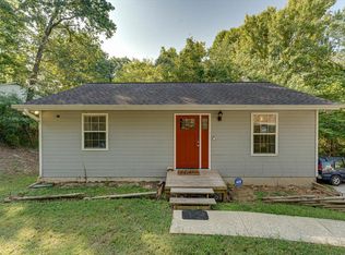 402 Fleetwood Dr, Rossville, GA 30741
