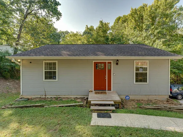 402 Fleetwood Dr, Rossville, GA 30741
