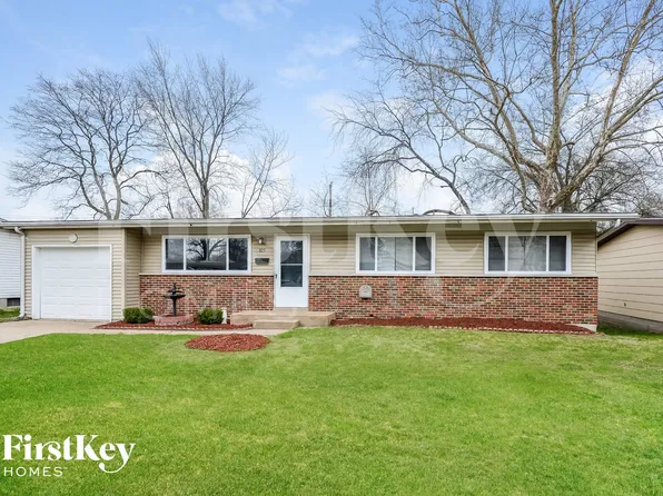 825 Manresa Ln, Florissant, MO 63031