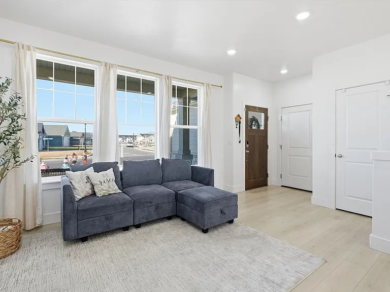 740 W 500 N — Photo 2