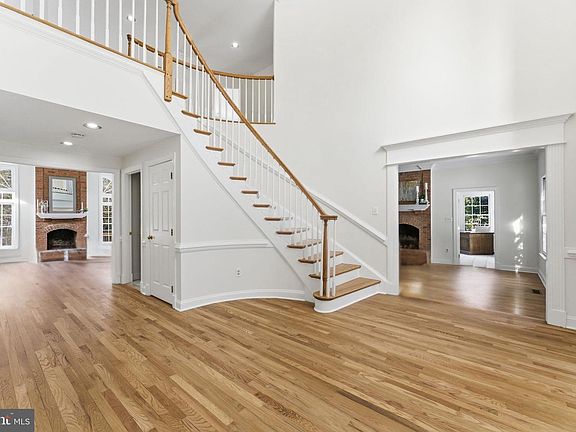 4th image of 11500 Great Falls Way