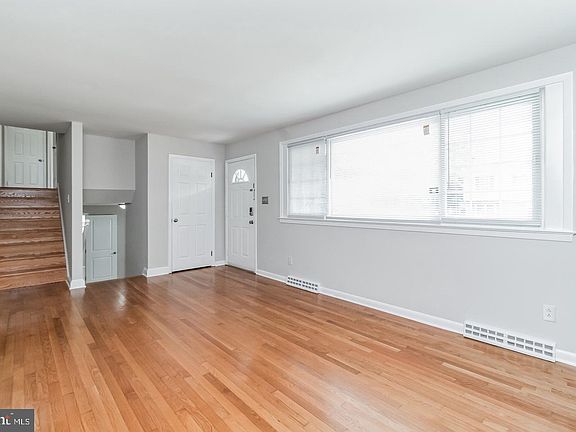 3rd image of 5 Maple St