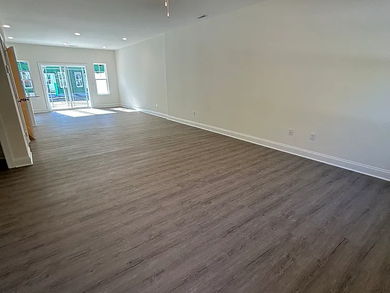 724 Sylvia St — Photo 12