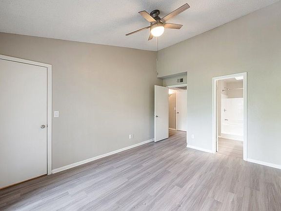3rd image of 654 Glades Cir #220
