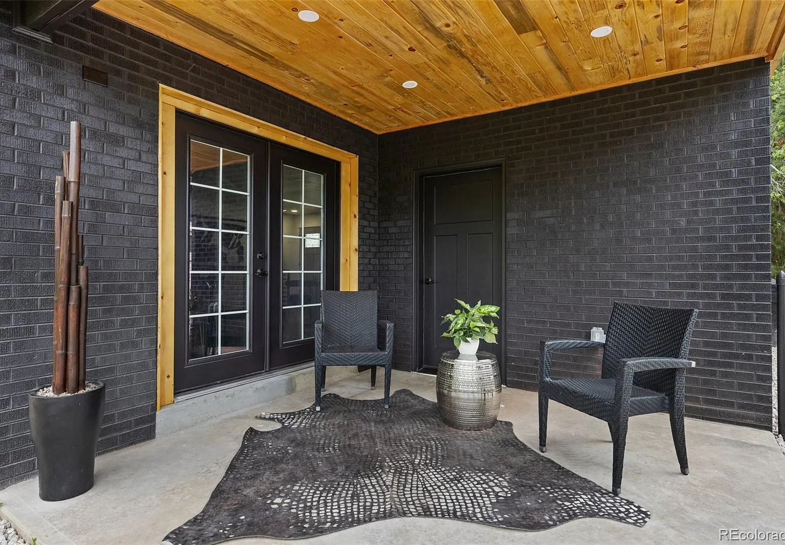 5 bed, 2.5 bath, 2542 sqft, $4,300 — Photo 1