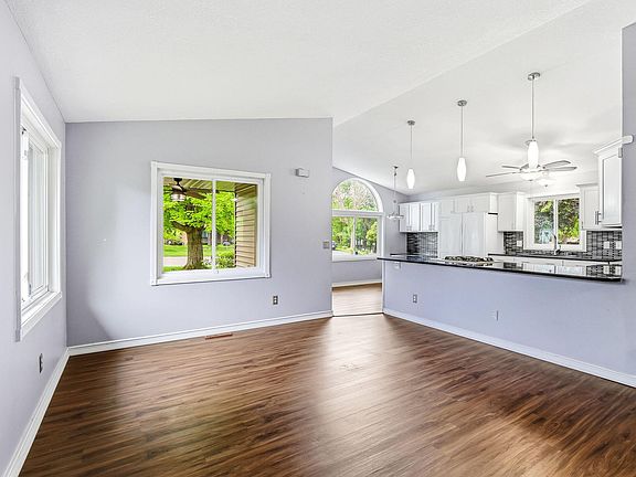 3rd image of 19052 Carson St NW
