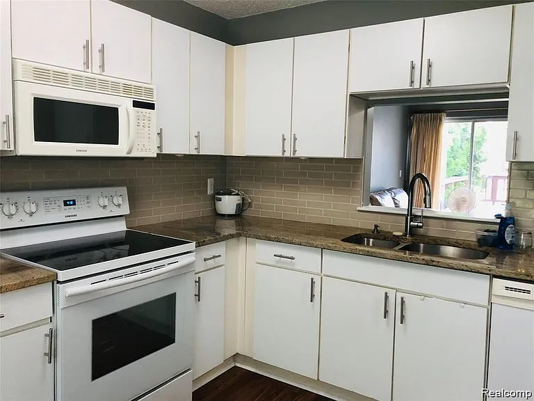 41419 Cornell Dr — Photo 9
