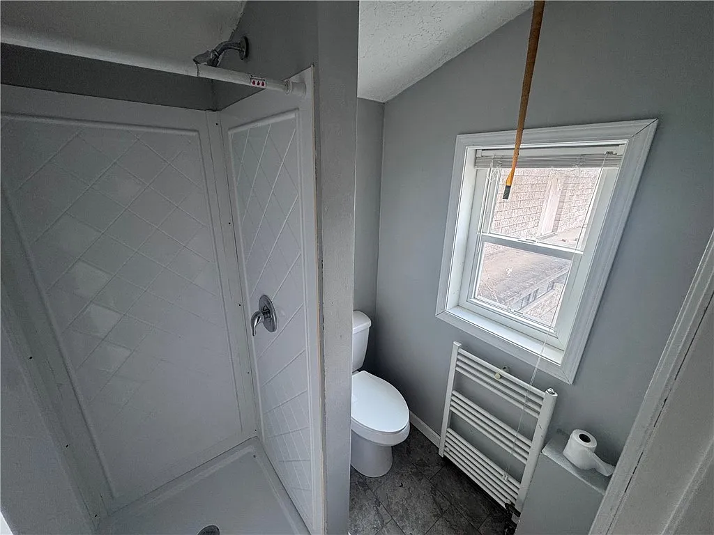 2 bed, 700 sqft, $800 — Photo 3