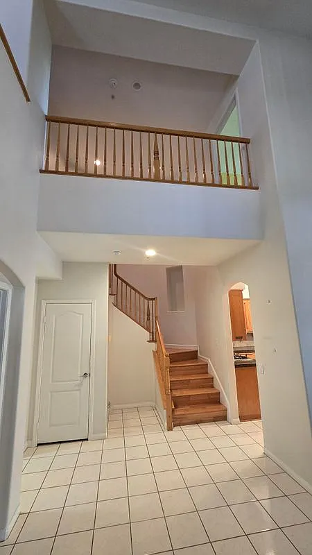 3 bed, 3.0 bath, 2080 sqft, $3,900 — Photo 2