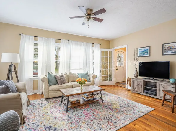 928 Calvin Ave SE, Grand Rapids, MI 49506