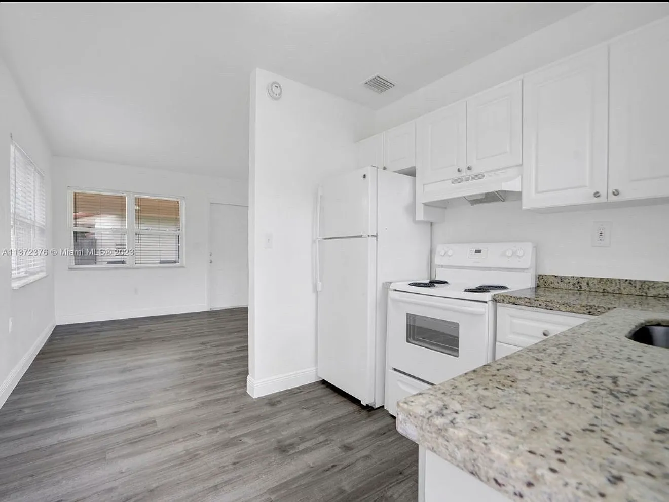 1 bed, 900 sqft, $2,000 — Photo 3