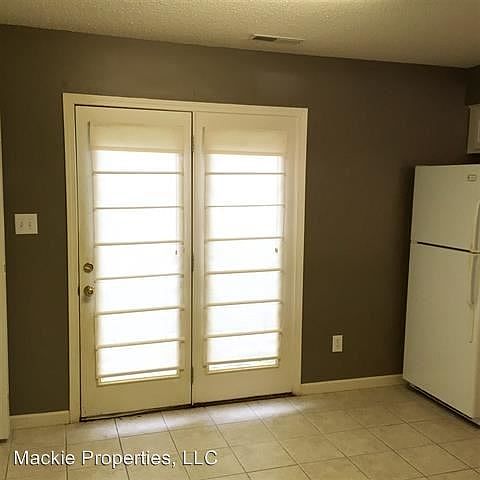 1st image of 3426 S Oaklawn Cir