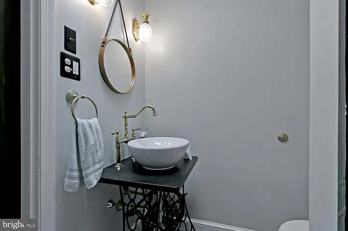 923 Lovering Ave — Photo 10