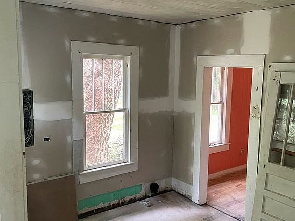 5th image of 505 W Alden Ave