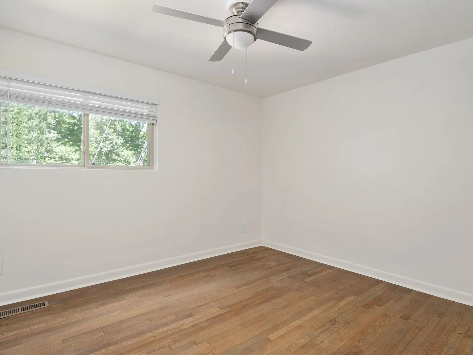 2 bed, 1000 sqft, $1,900 — Photo 4