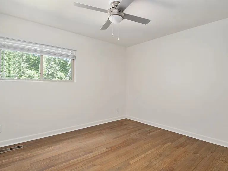 711 Oakview Rd — Photo 14
