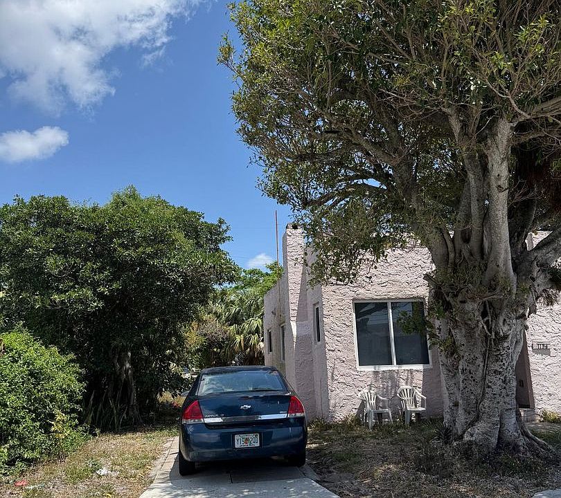 2nd image of 1154 W 25th St