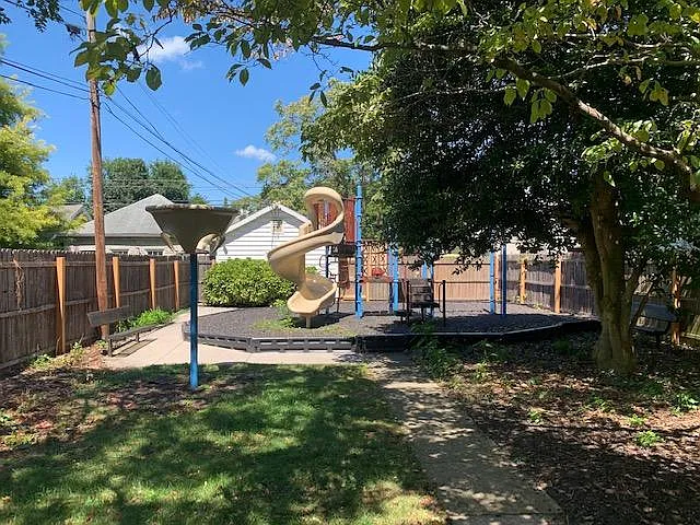 1 bed, 150 sqft, $1,000 — Photo 3