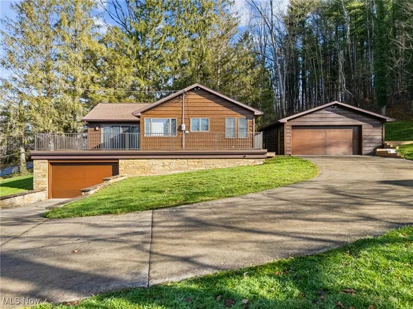 9480 Lakewood Dr NE, Mineral City, OH 44656