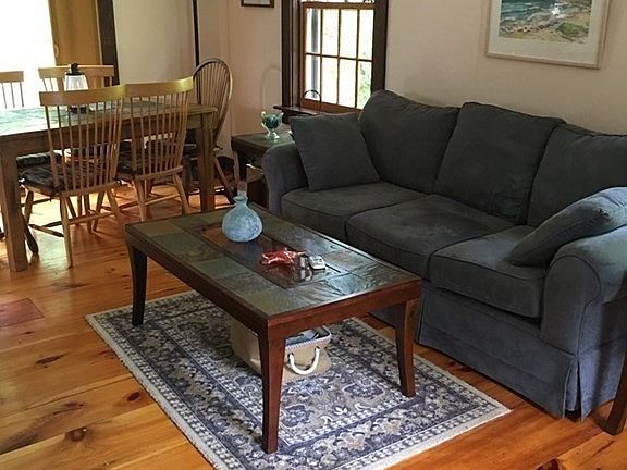 3rd image of 7 Jerdens Ln