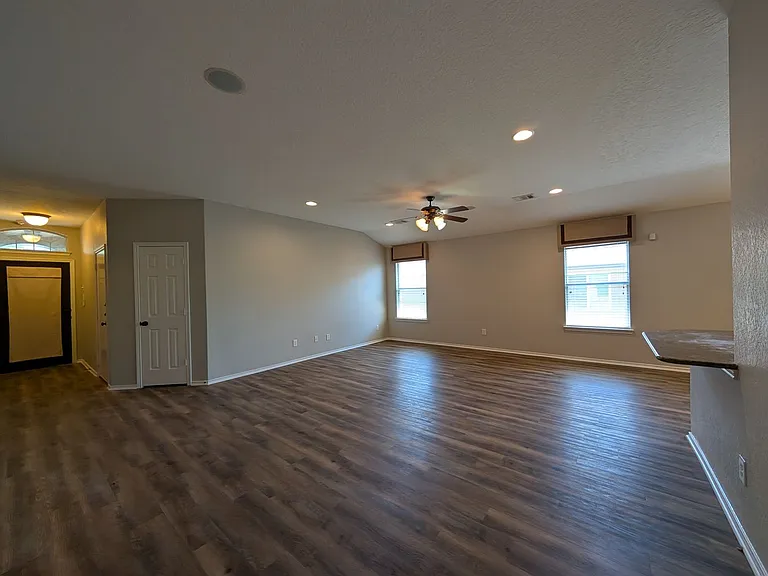 2937 Post Oak Cir — Photo 7
