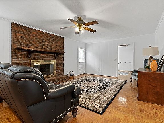 2nd image of 7 Riverwood Ct