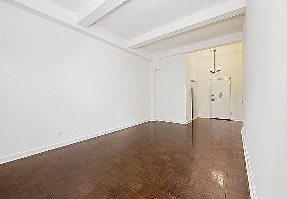 3rd image of 200 E 17th St APT La