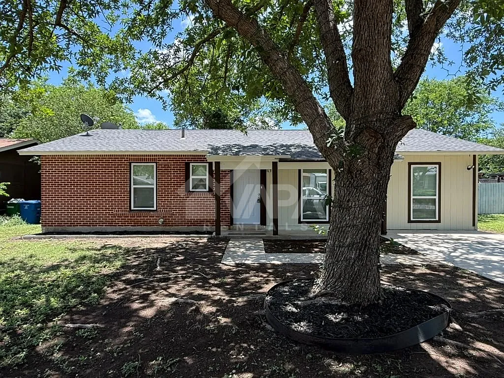 3 bed, 1421 sqft, $1,800 — Photo 3