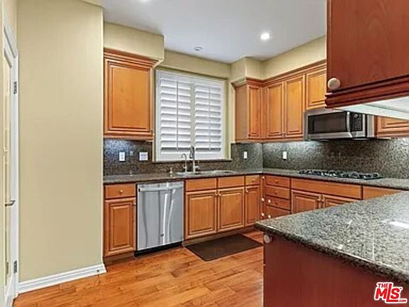 3rd image of 1810 S Barrington Ave APT 5