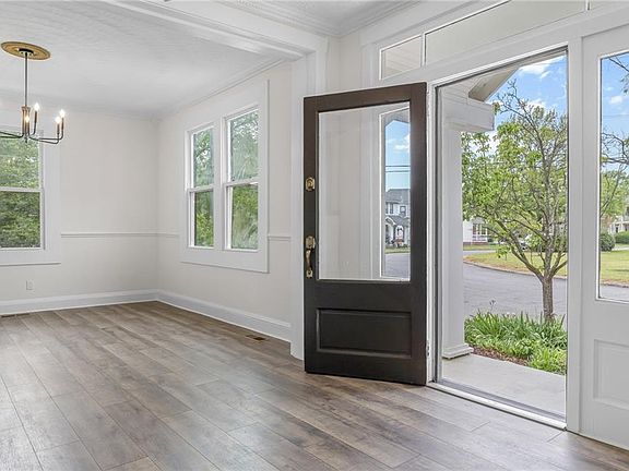4th image of 4810 Newport Avenue