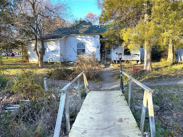 531 E Elm St, Moundville, MO 64771