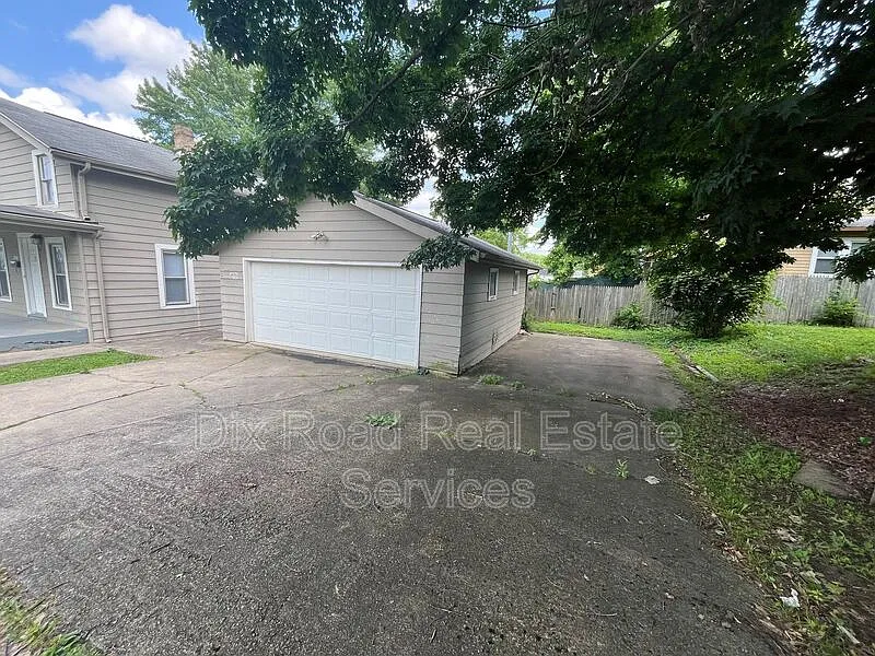 3 bed, 1.5 bath, 900 sqft, $1,350 — Photo 4