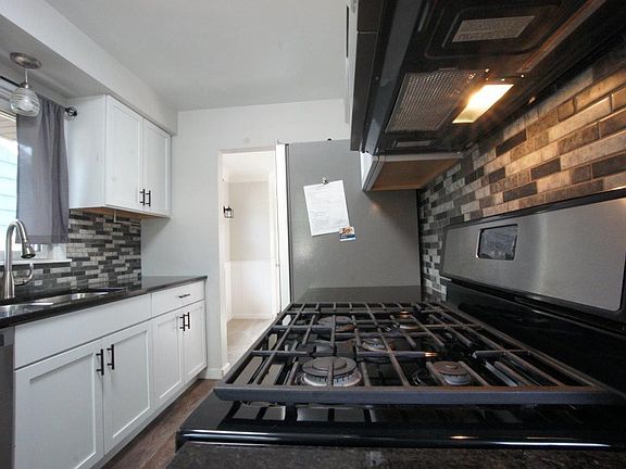 2nd image of 1246 Calumet Ave