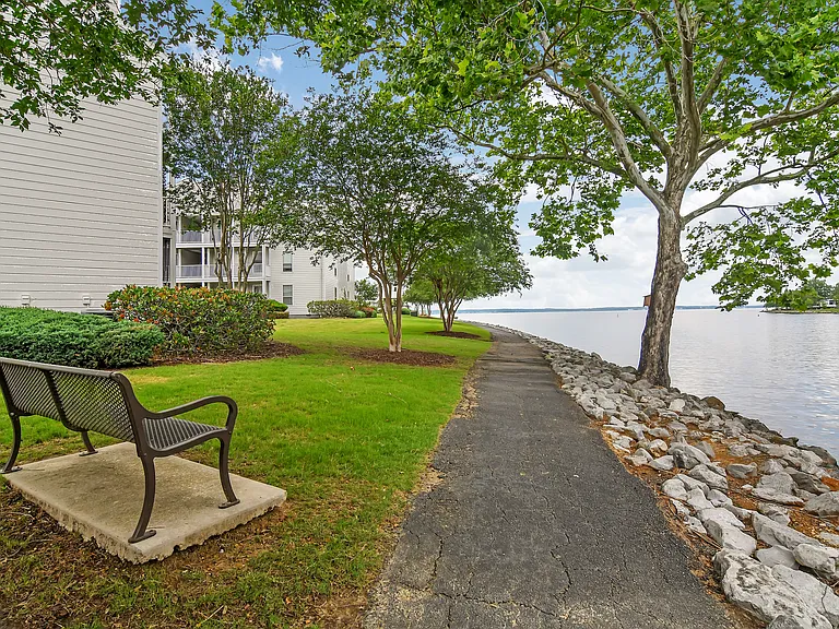 Lakeshore Pointe Apartment Homes — Photo 26