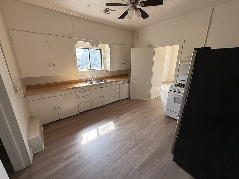 625 Park St — Photo 13