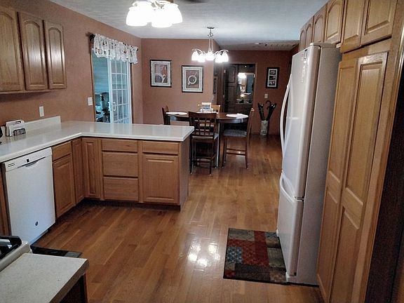 3rd image of 121 Elmridge Cir