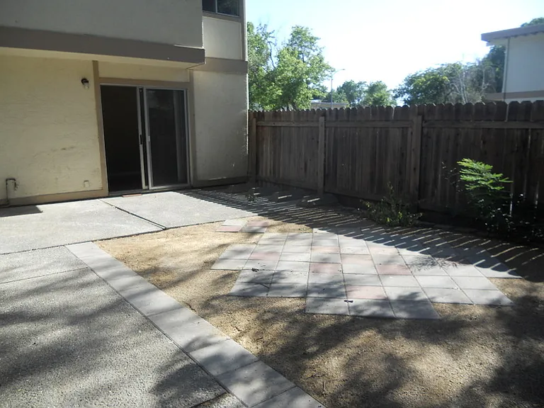 1557 Drake Dr — Photo 8