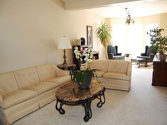 4th image of 6777 Woodcliff Cir