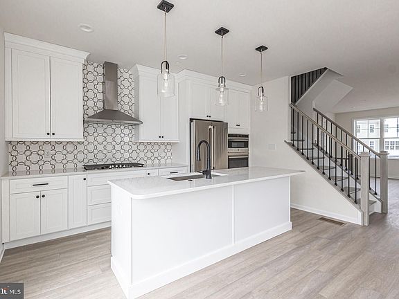 3rd image of 14 Warren Dr #7