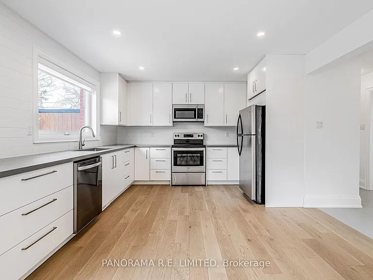 674 Netherton Cres #LOWER — Photo 3