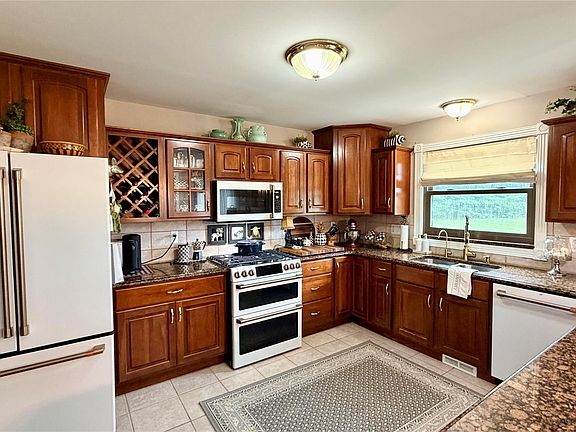 4th image of 1205 Yule Rd