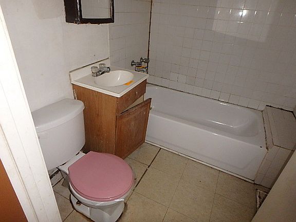 5th image of 5009 S Bishop St