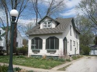 714 1/2 W White St, Champaign, IL