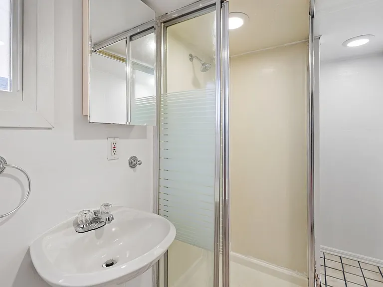 709 McKenzie Ave — Photo 25