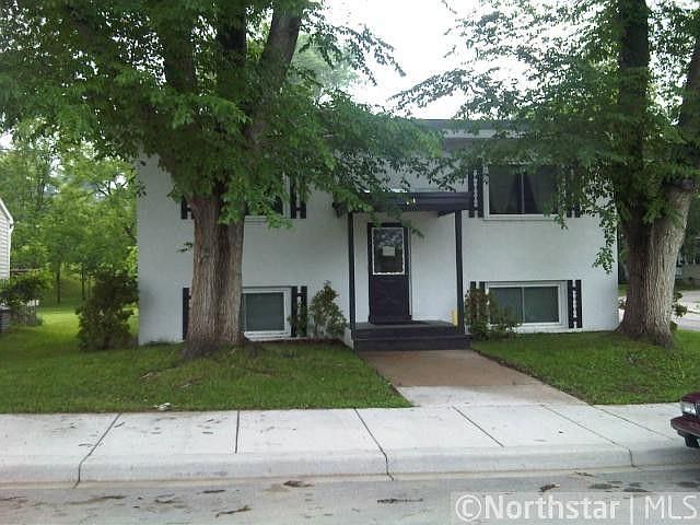 1st image of 630 W 1st St