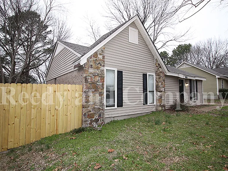 8401 Old Forge Rd — Photo 2