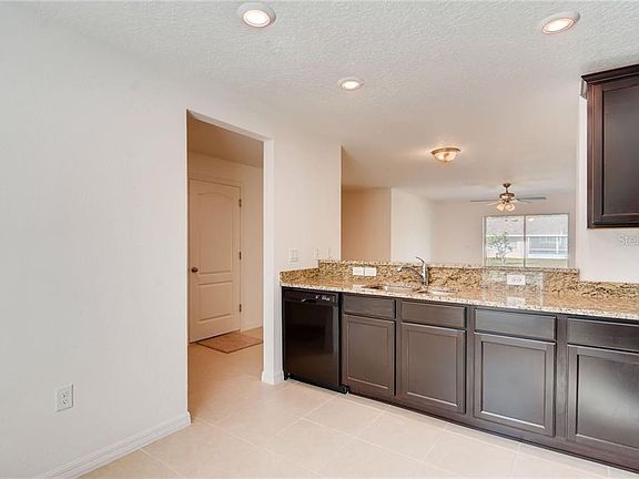 3rd image of 107 Orchid Ct