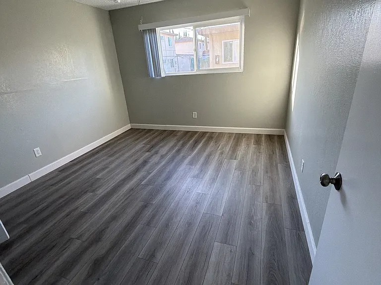 849 Cherry Ave #B — Photo 7